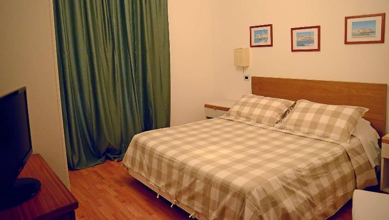 Hotel Kinda Кастильоне дела Пеская Екстериор снимка