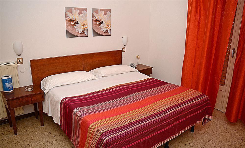 Hotel Kinda Кастильоне дела Пеская Екстериор снимка