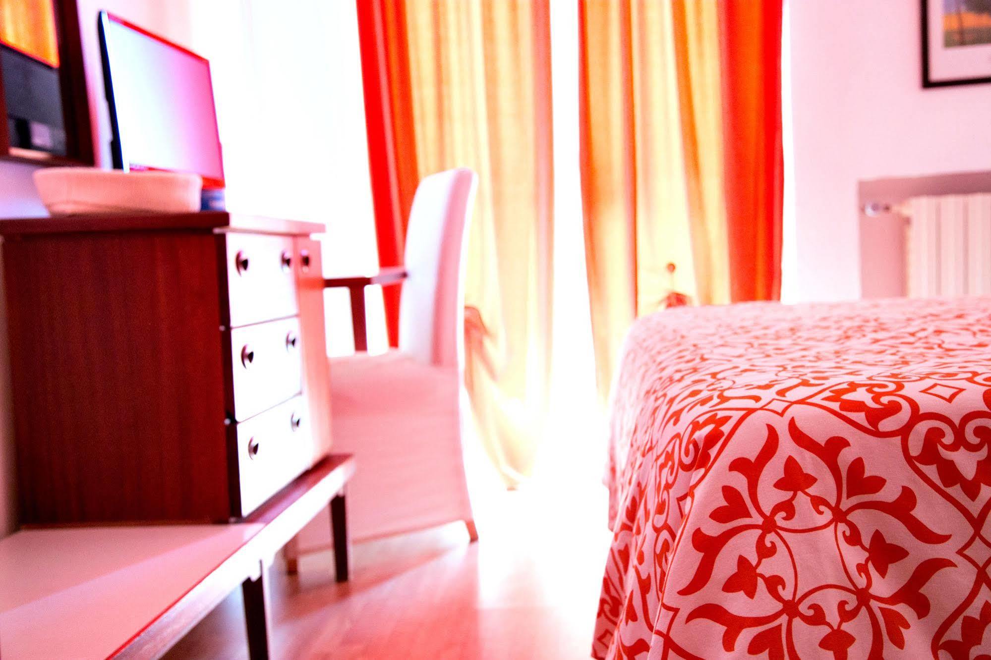 Hotel Kinda Кастильоне дела Пеская Екстериор снимка